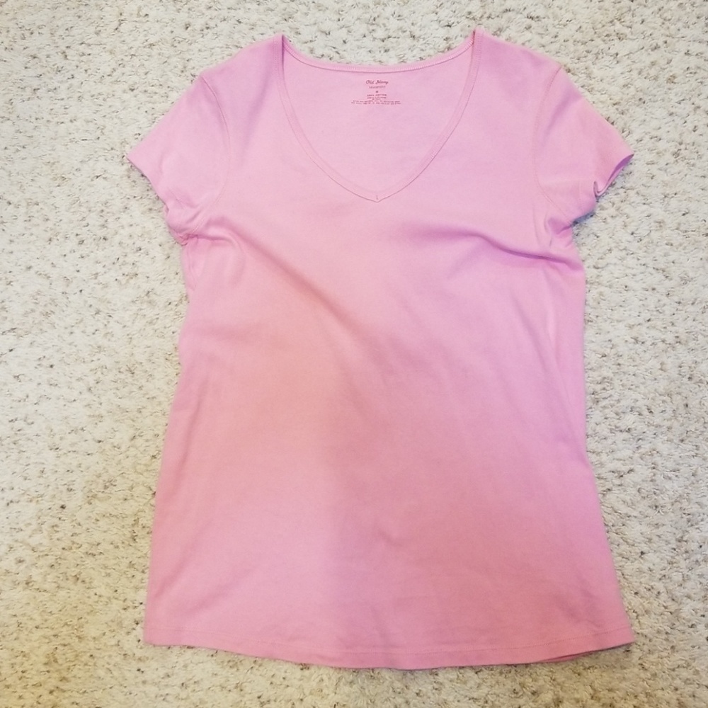 Old Navy Maternity pink v-neck shirt size medium
